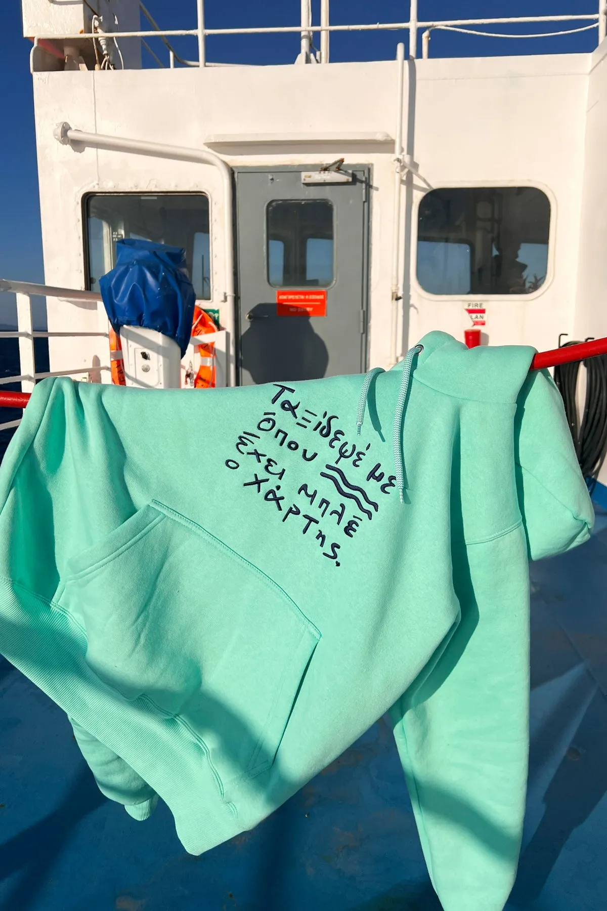 "Taksidepse me" Hoodie in Mint 𝗢𝗻𝗲 𝗦𝗶𝘇𝗲