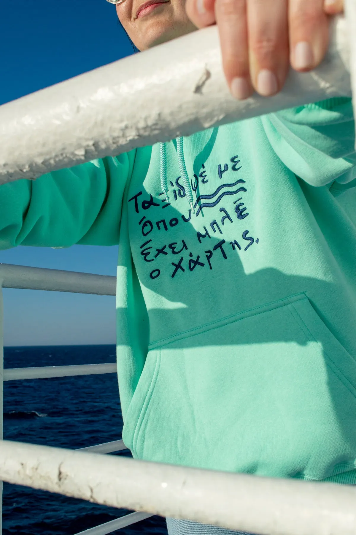 "Taksidepse me" Hoodie in Mint 𝗢𝗻𝗲 𝗦𝗶𝘇𝗲
