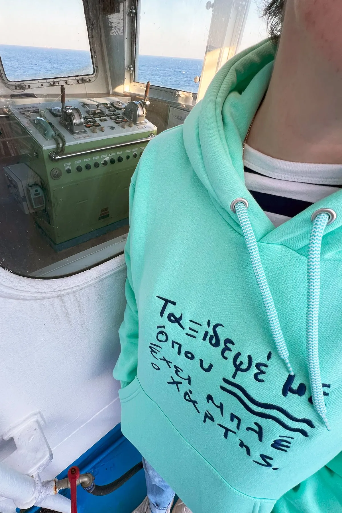 "Taksidepse me" Hoodie in Mint 𝗢𝗻𝗲 𝗦𝗶𝘇𝗲