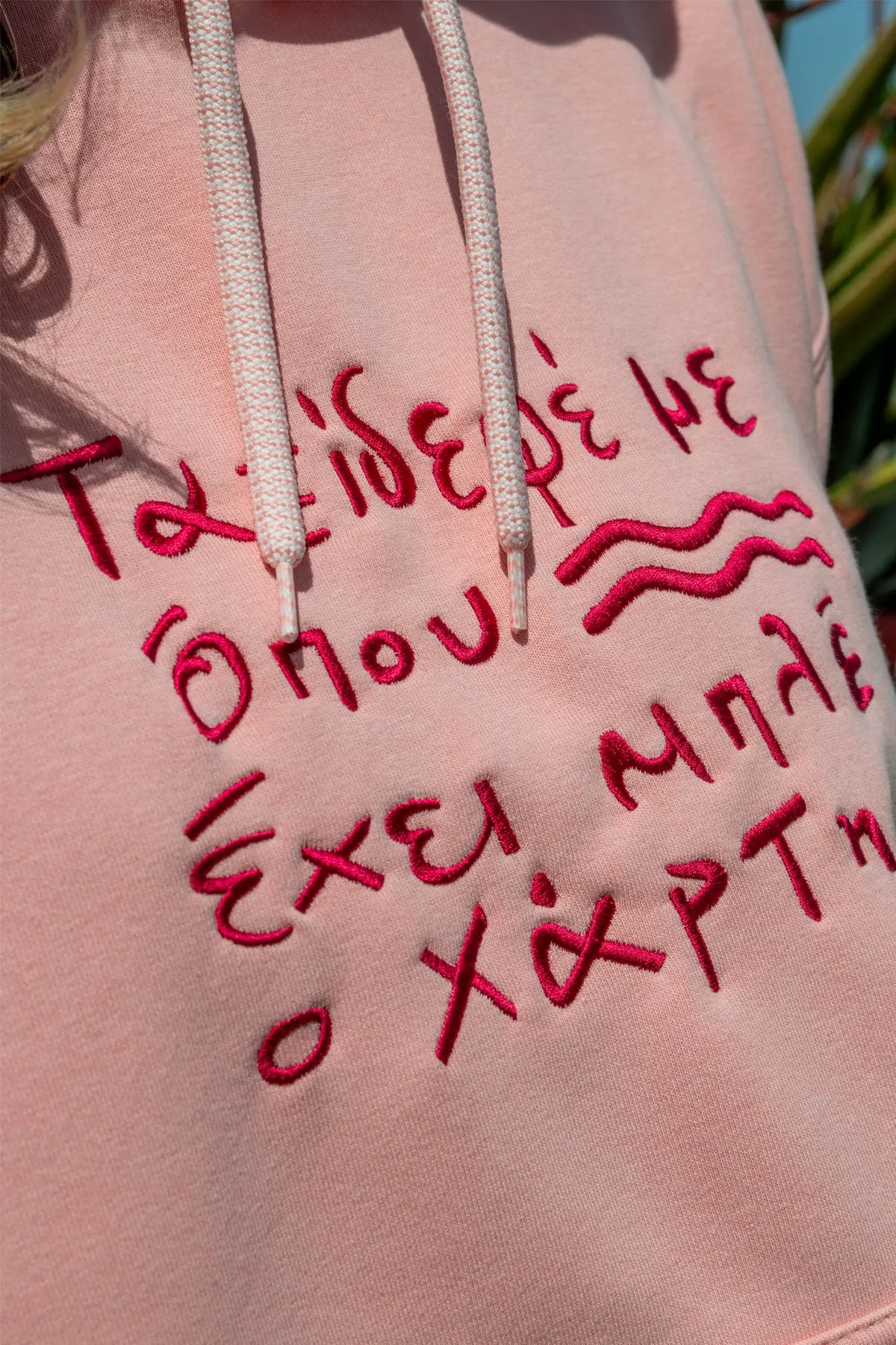 "Taksidepse me" Hoodie in Salmon Pink 𝗢𝗻𝗲 𝗦𝗶𝘇𝗲