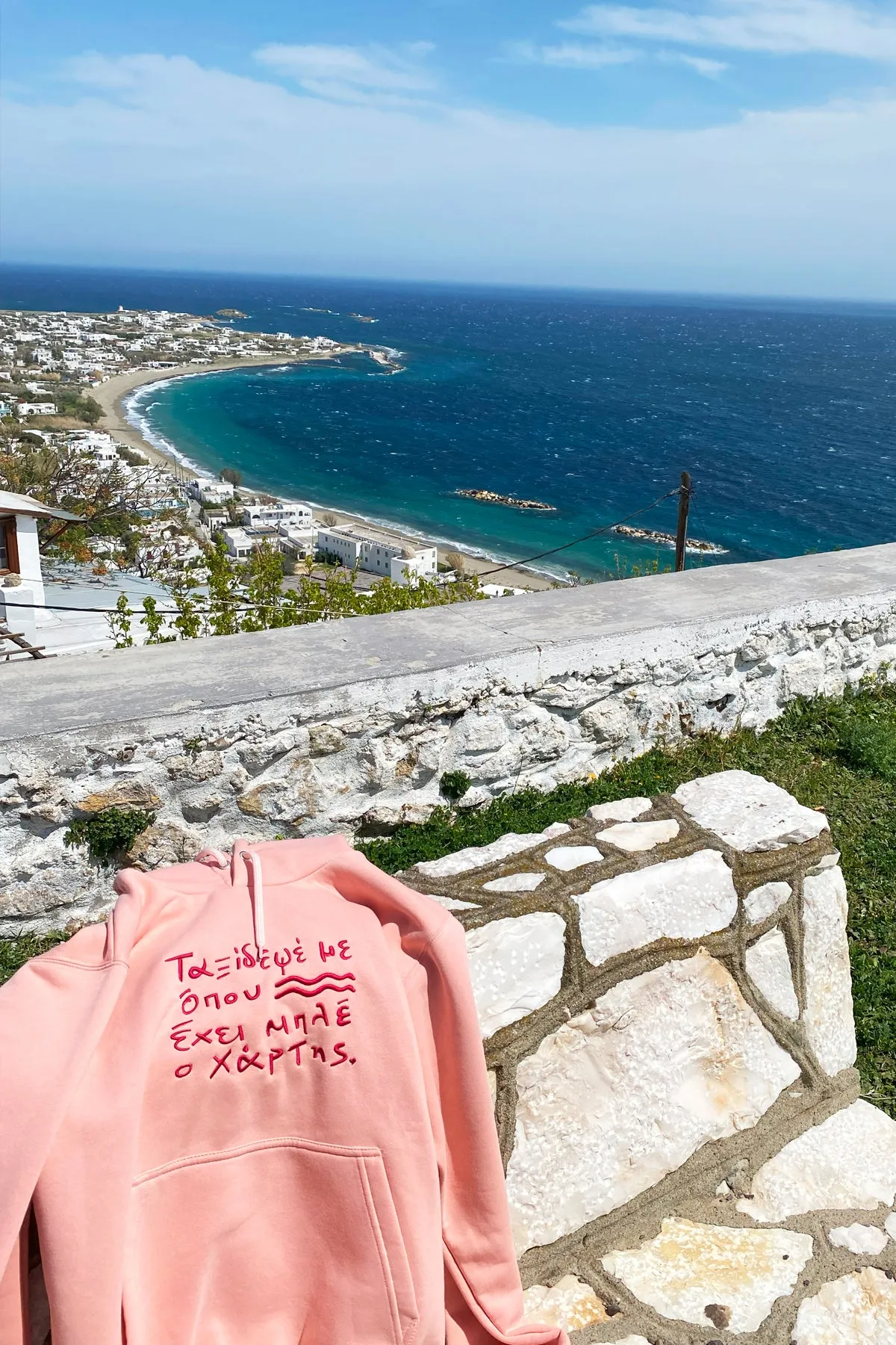 "Taksidepse me" Hoodie in Salmon Pink 𝗢𝗻𝗲 𝗦𝗶𝘇𝗲